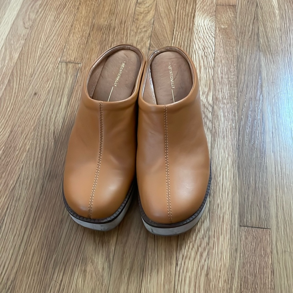 Intentionally Blank clogs